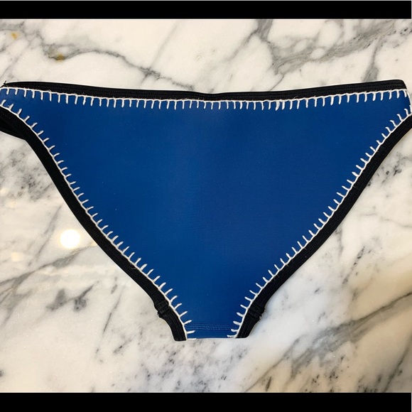 Triangl Farrah Crochet Bikini Bottoms - Picture 3 of 9